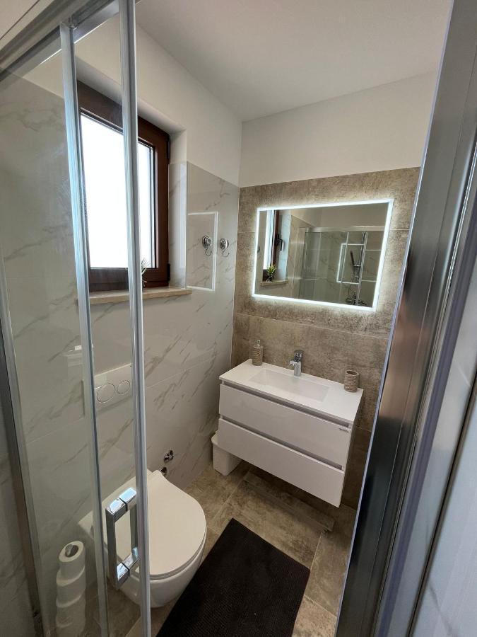 Apartman Sara S Pogledom Na More Lovran Bagian luar foto