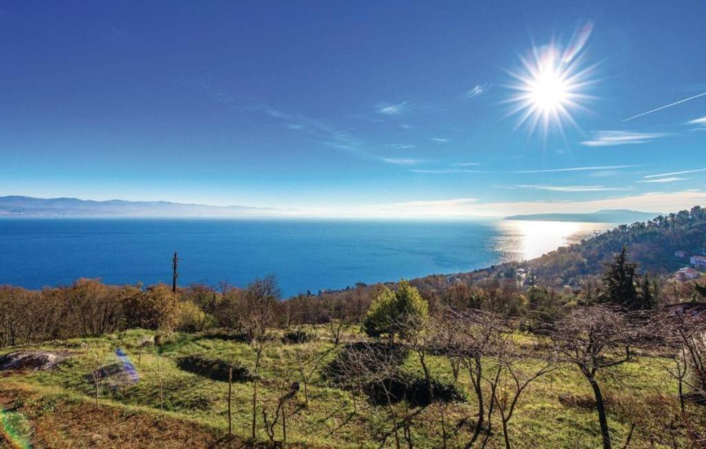 Apartman Sara S Pogledom Na More Lovran Bagian luar foto