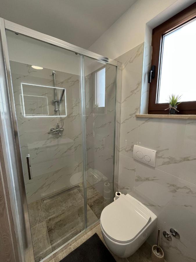 Apartman Sara S Pogledom Na More Lovran Bagian luar foto