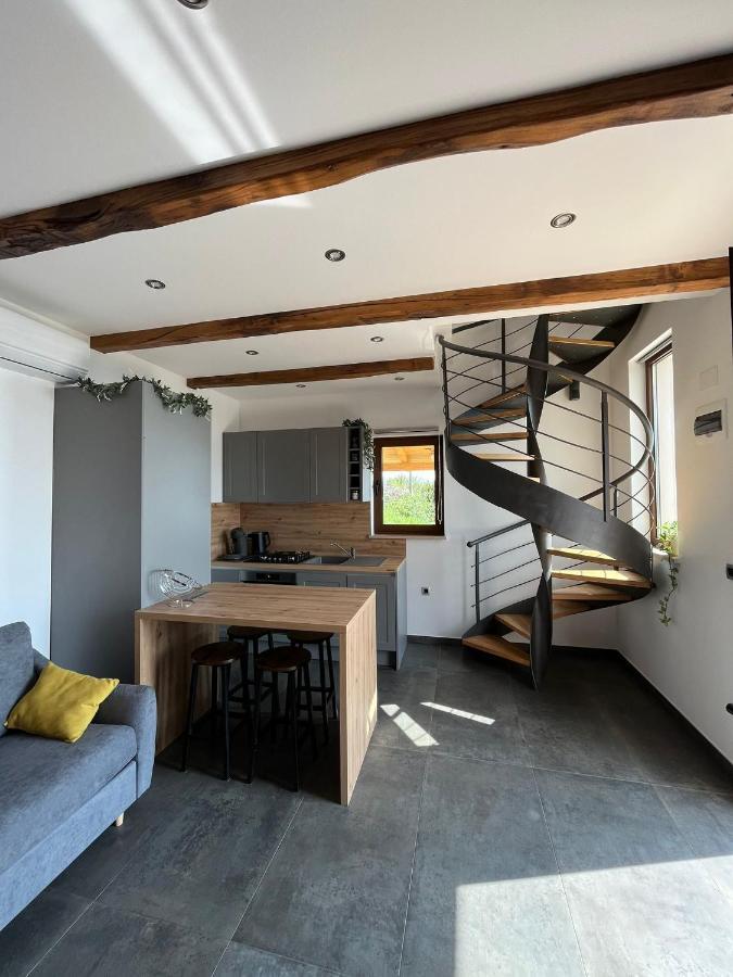Apartman Sara S Pogledom Na More Lovran Bagian luar foto