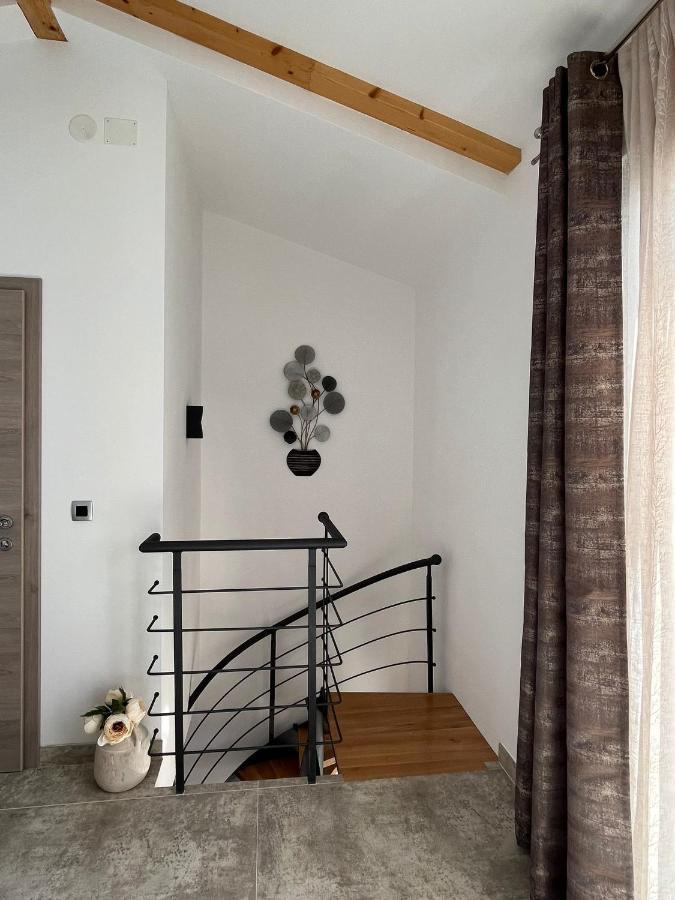 Apartman Sara S Pogledom Na More Lovran Bagian luar foto