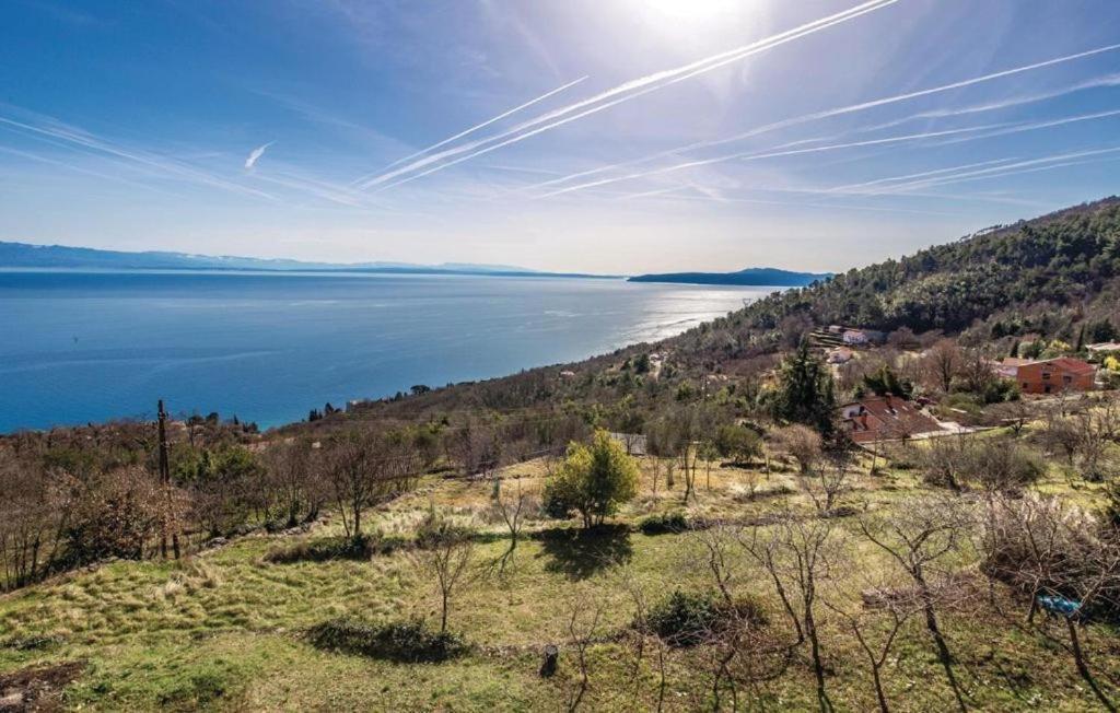 Apartman Sara S Pogledom Na More Lovran Bagian luar foto