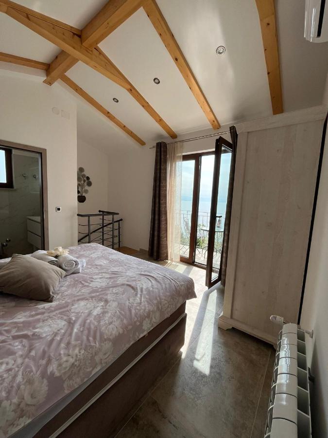 Apartman Sara S Pogledom Na More Lovran Bagian luar foto